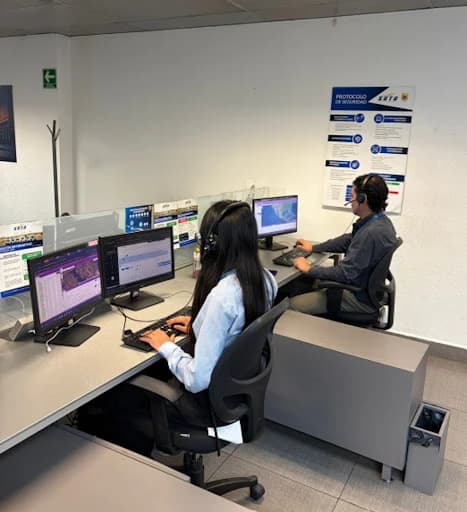 Personal de Sotova operando en el centro de monitoreo